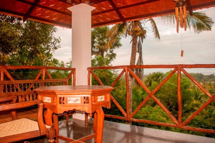Over The Hill Poovar Exterior foto