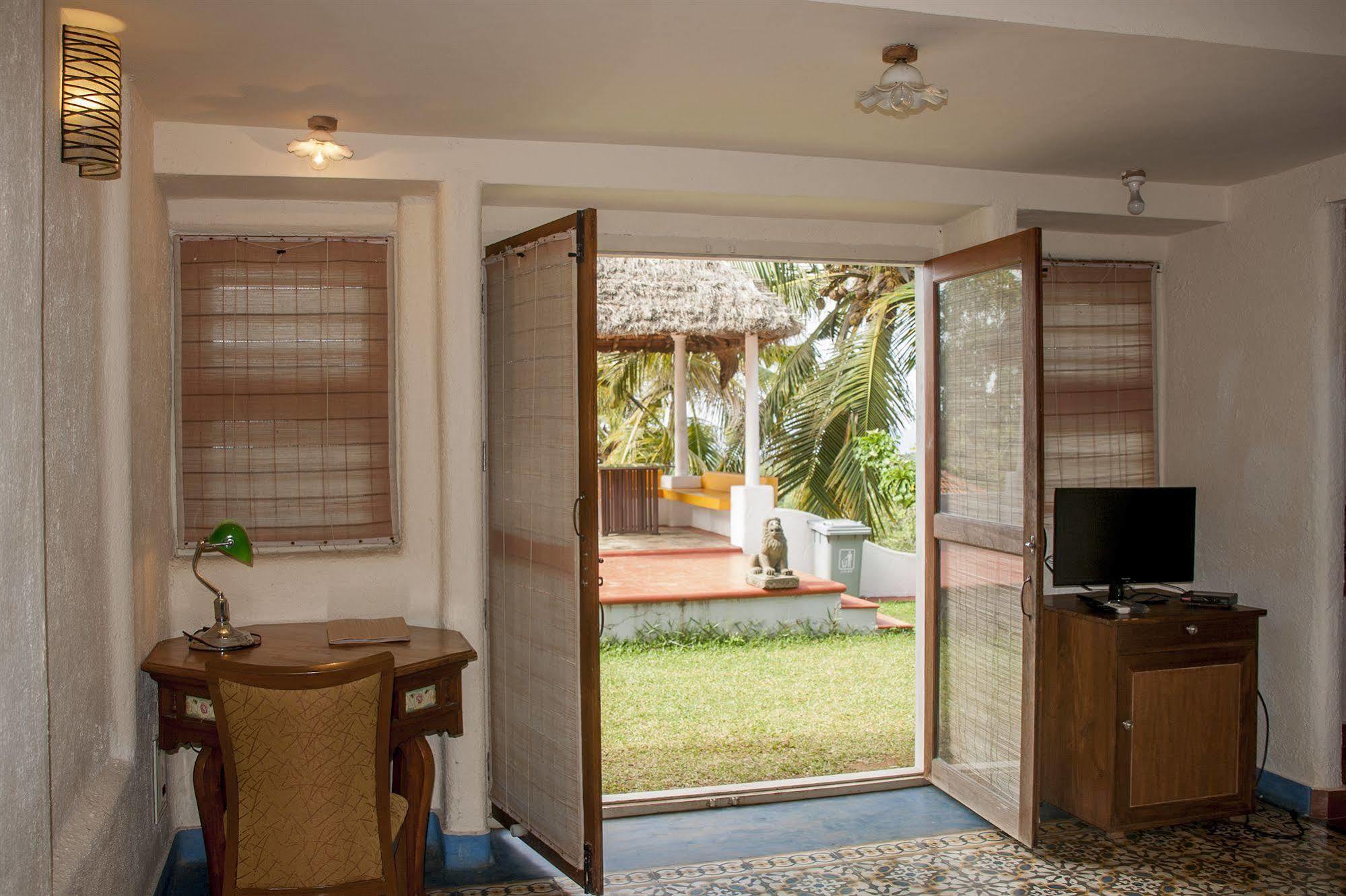 Over The Hill Poovar Exterior foto