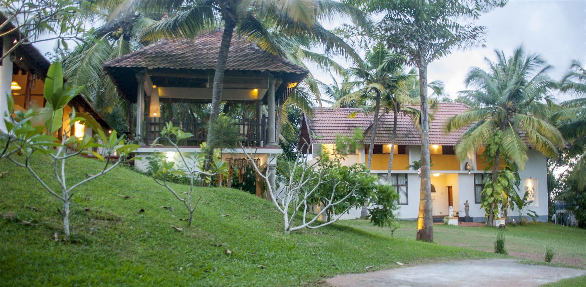Over The Hill Poovar Exterior foto